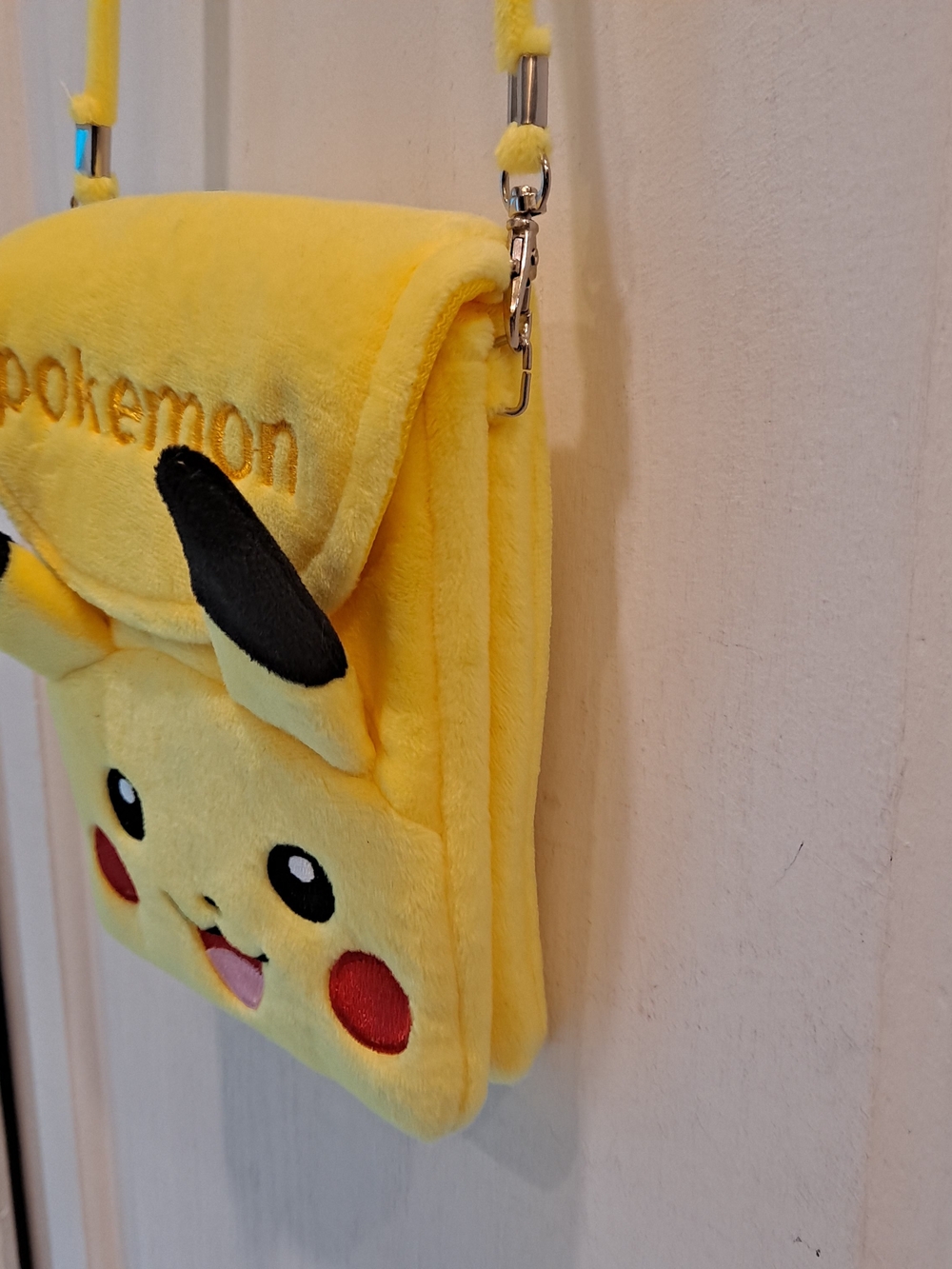 Pokemon Pikachu Plush Crossbody Bag - Yellow Trading Card Phone Essentials Bag - Picture 2 of 10